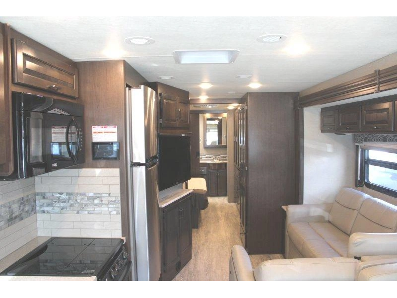 2020 Thor Motor Coach Hurricane 35m