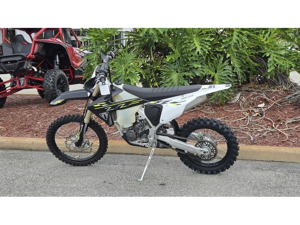 2026 Triumph Tf 450-c Jet Black/ Pure White