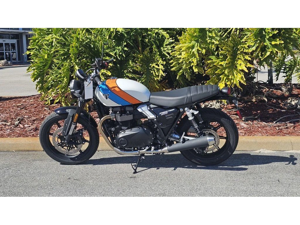 2026 Triumph Speed Twin 900 Pure White/maui Blue/tangerine Orange