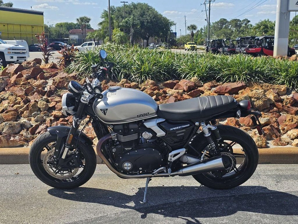 2025 Triumph Speed Twin 1200 Aluminum Silver