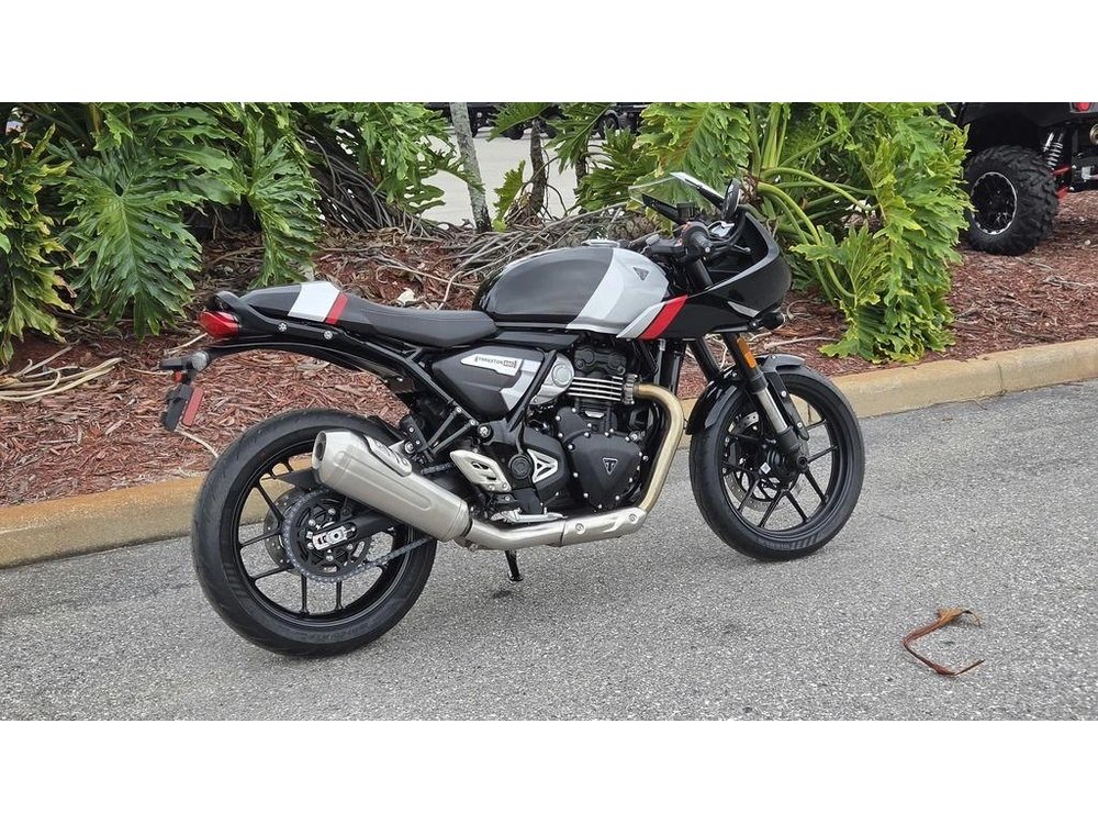 2026 Triumph Thruxton 400 Phantom Black / Aluminium Silver