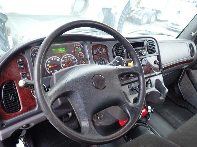 2021 Freightliner M2-112