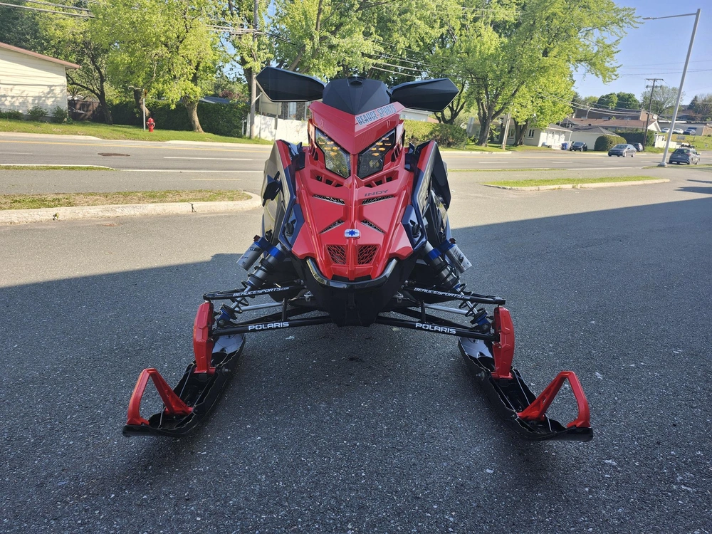 2025 Polaris Patriot 9r Indy Xcr 136 Motoneige Sentier Performance Agressive Haute Vitesse Sport 2 Temps Puissance Pilotage Sportif Damé Racing Impeccable Mxz X-rs Renegade Zr Sidewinder alt