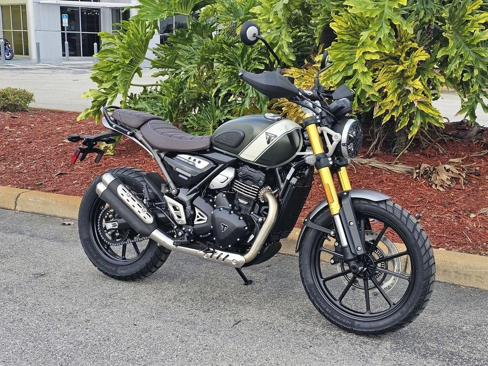 2026 Triumph Scrambler 400 X Matte Khaki Green/matte Fusion White