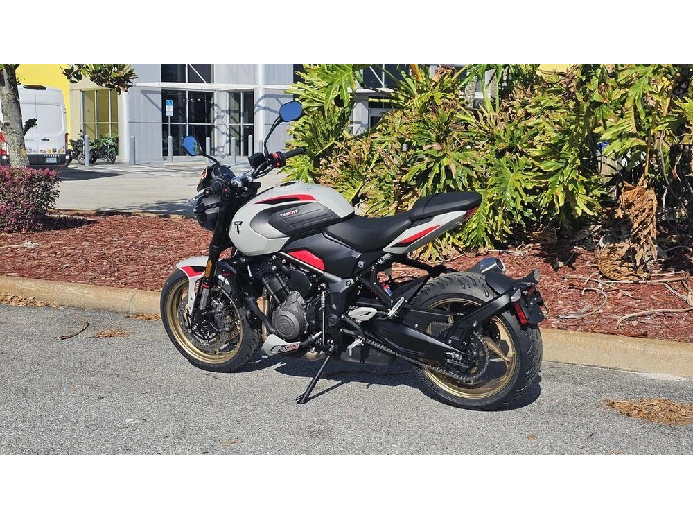 2026 Triumph Trident 800 Ash Grey