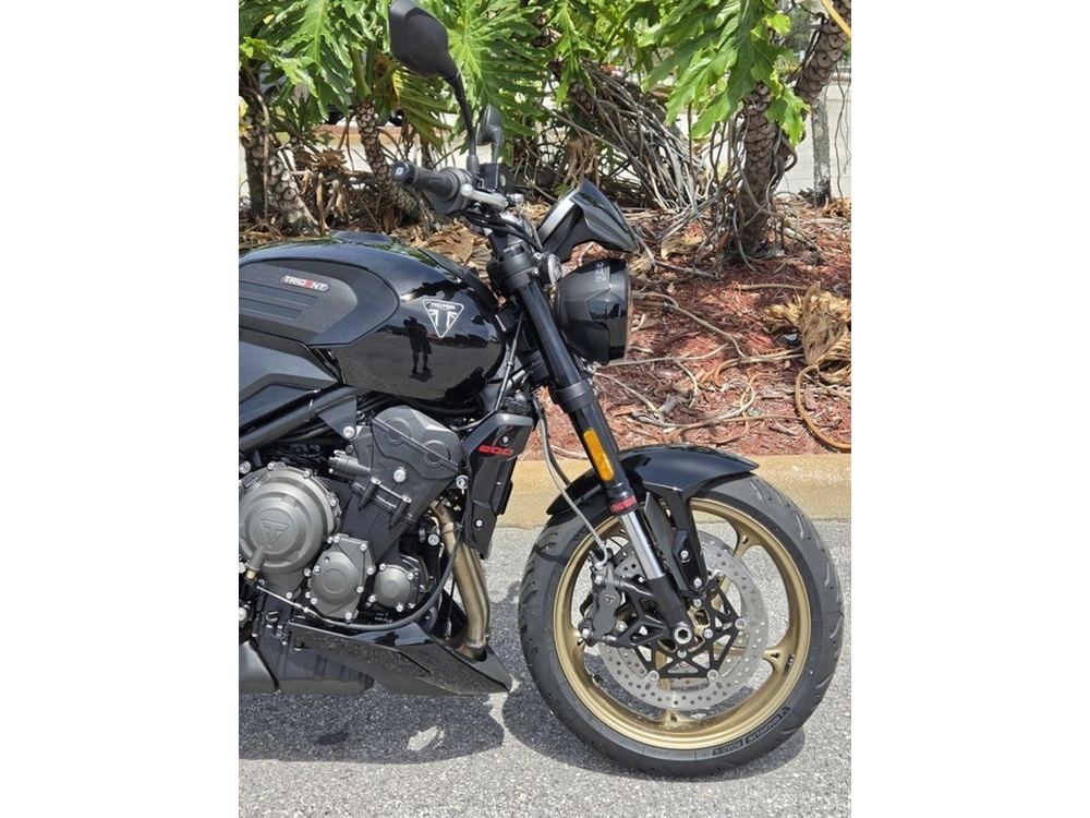2026 Triumph Trident 800 Jet Black