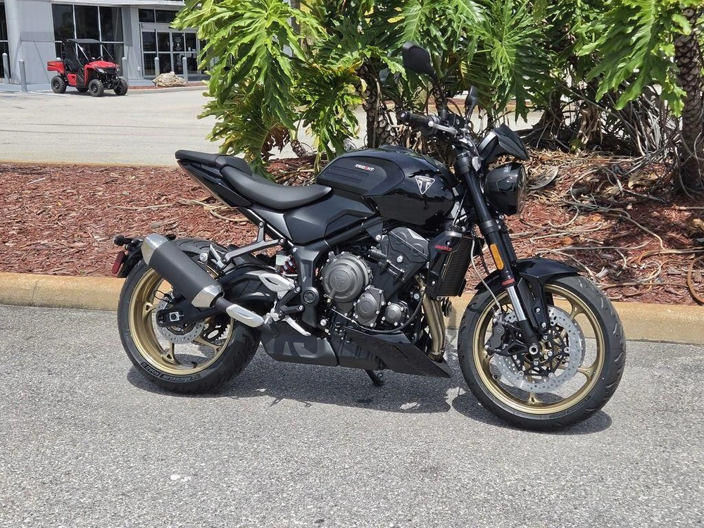 2026 Triumph Trident 800 Jet Black
