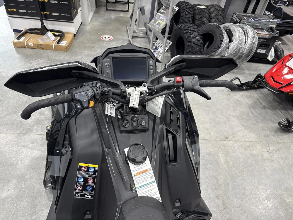 2025 Polaris 9r Indy Xcr 136