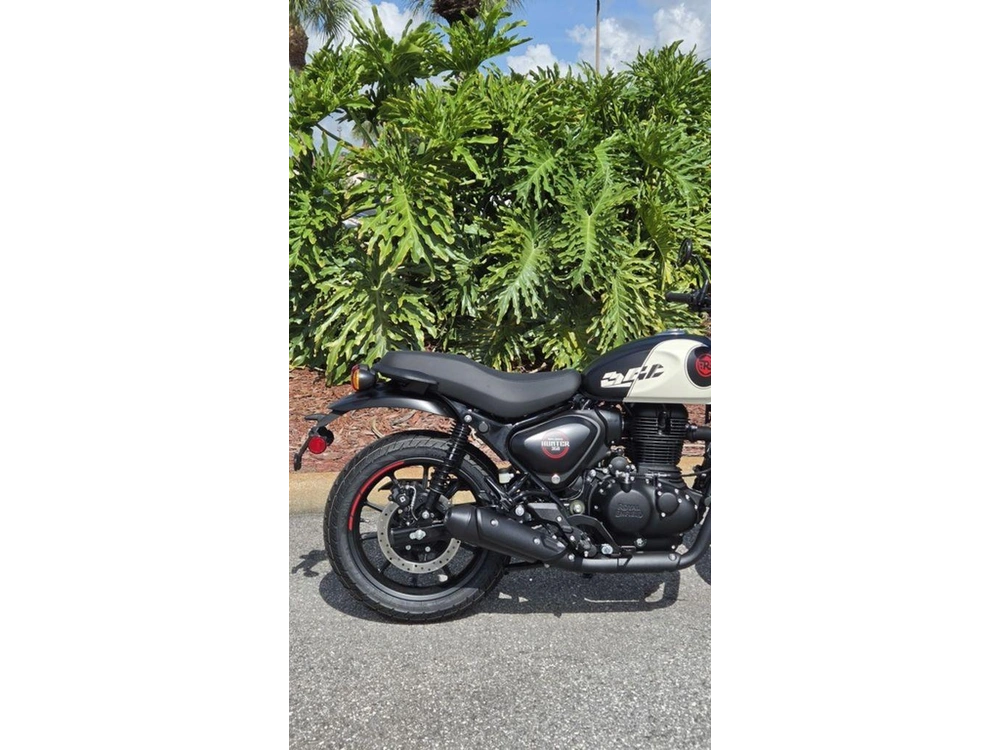 2027 Royal Enfield Hunter 350 Tokyo Black