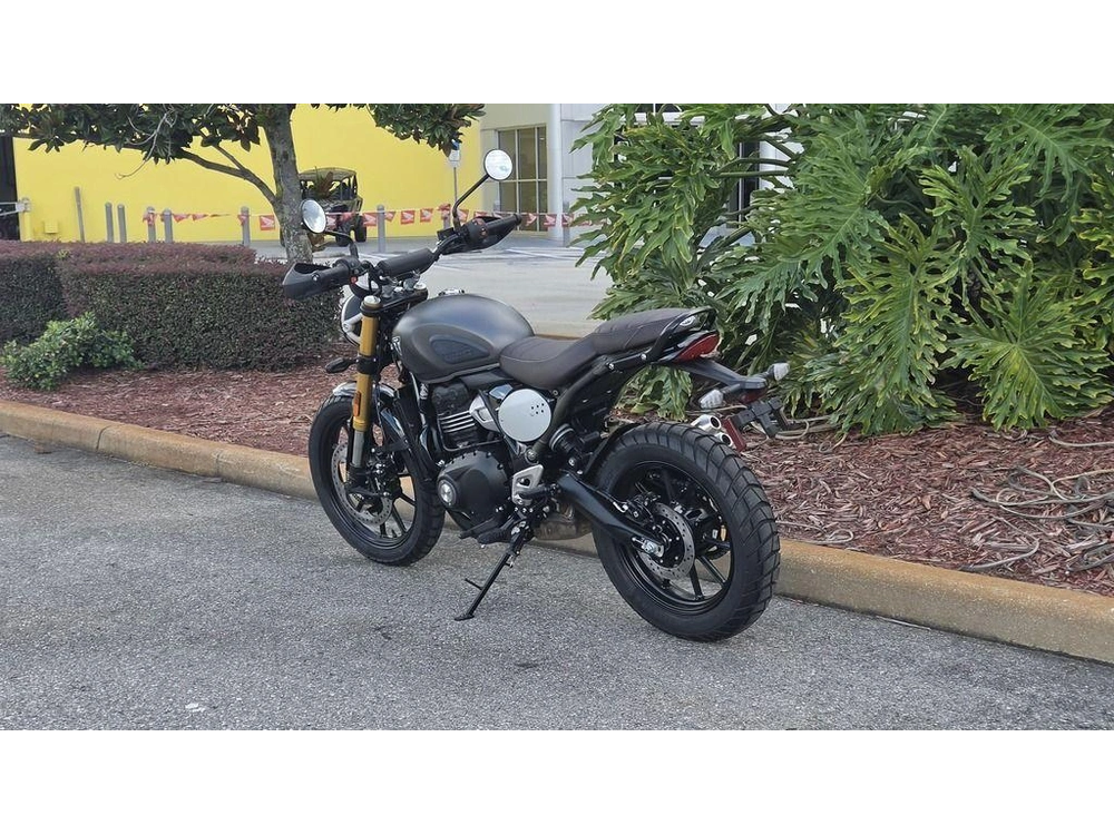 2027 Triumph Scrambler 400 X Matte Pewtergrey/matte Khaki Green