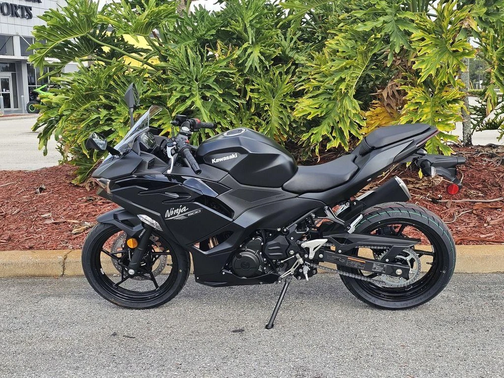 2026 Kawasaki Ninja® 500 Metallic Flat Spark Black