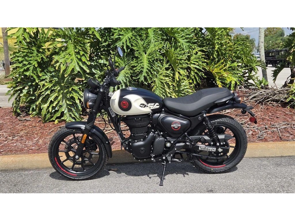 2027 Royal Enfield Hunter 350 Tokyo Black