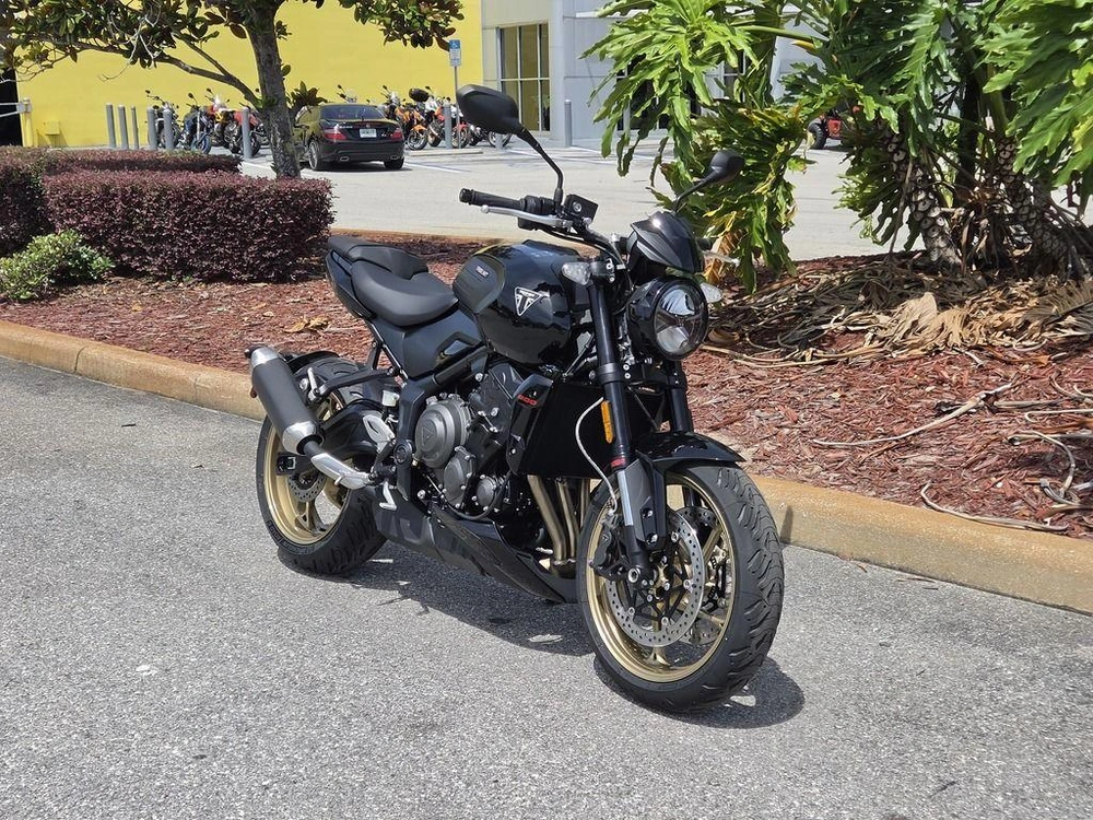 2026 Triumph Trident 800 Jet Black