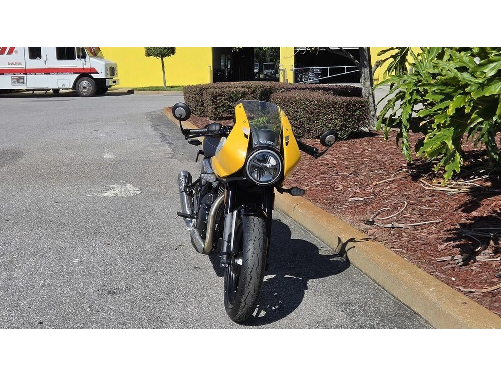 2026 Triumph Thruxton 400 Metallic Racing Yellow / Aluminium Silver