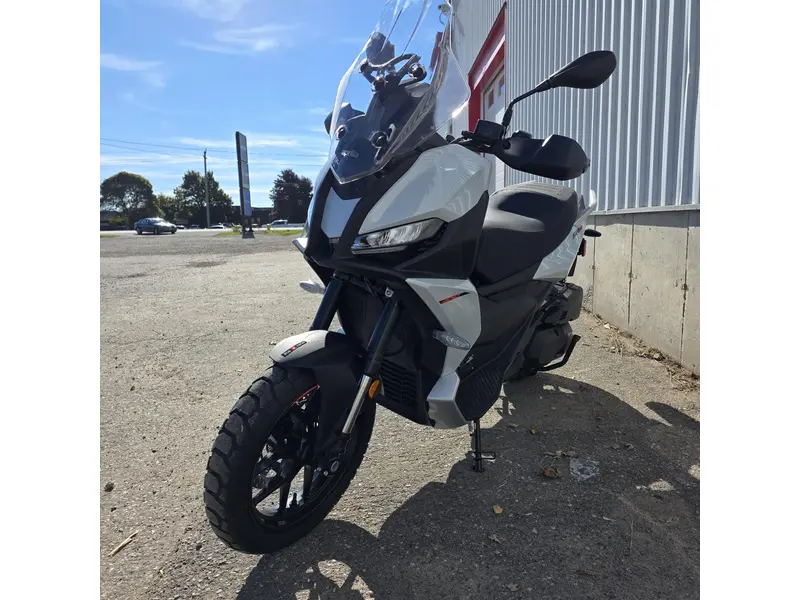 Aprilia SR GT 400 2027