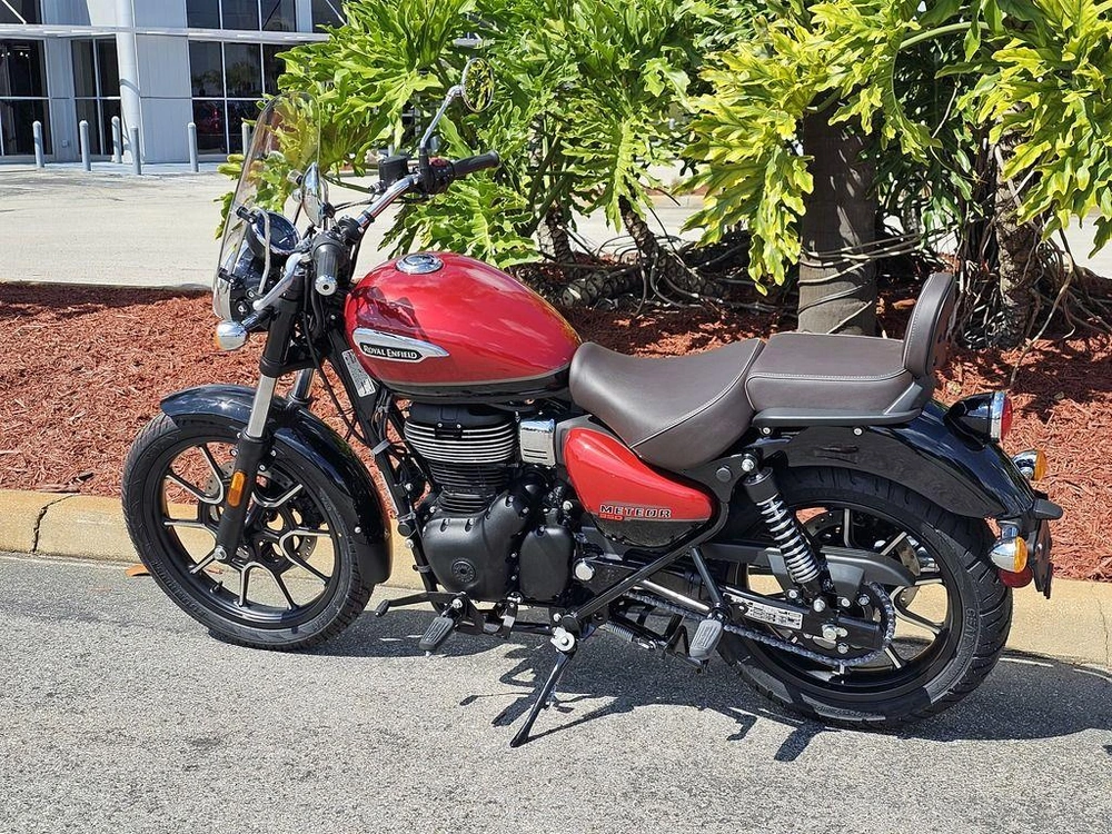 2024 Royal Enfield Meteor 350 Supernova Red