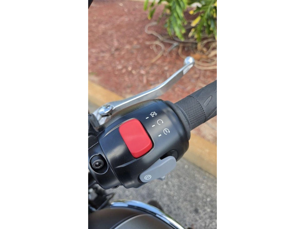 2026 Triumph Bonneville T120 Black Matt Silver Ice