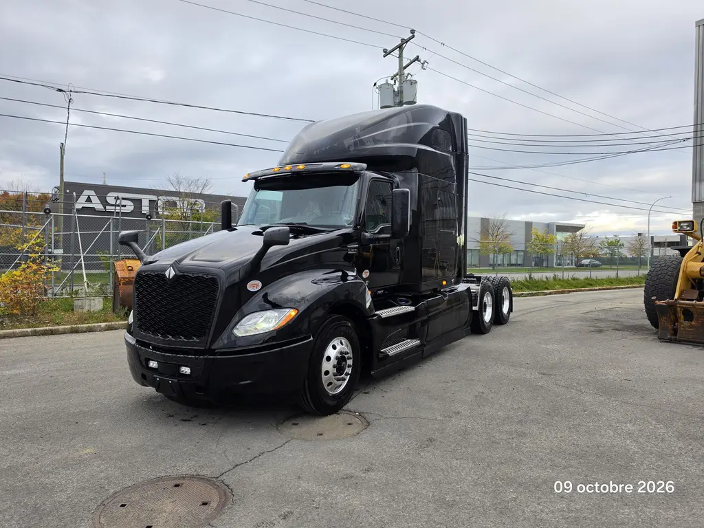 International 2027LT625