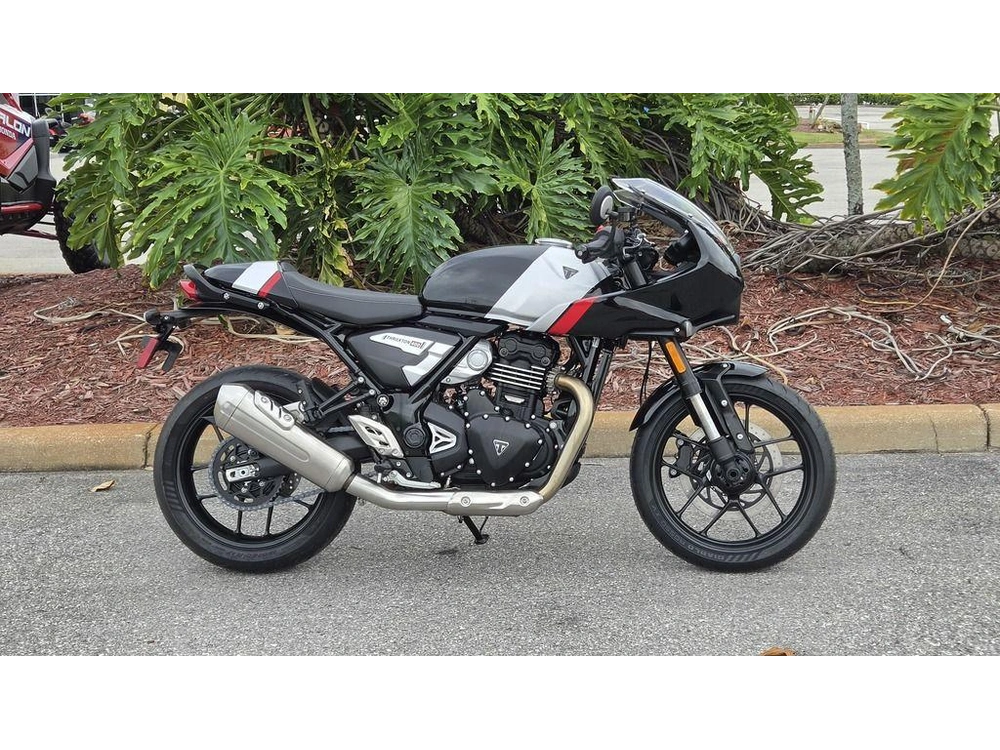 2026 Triumph Thruxton 400 Phantom Black / Aluminium Silver
