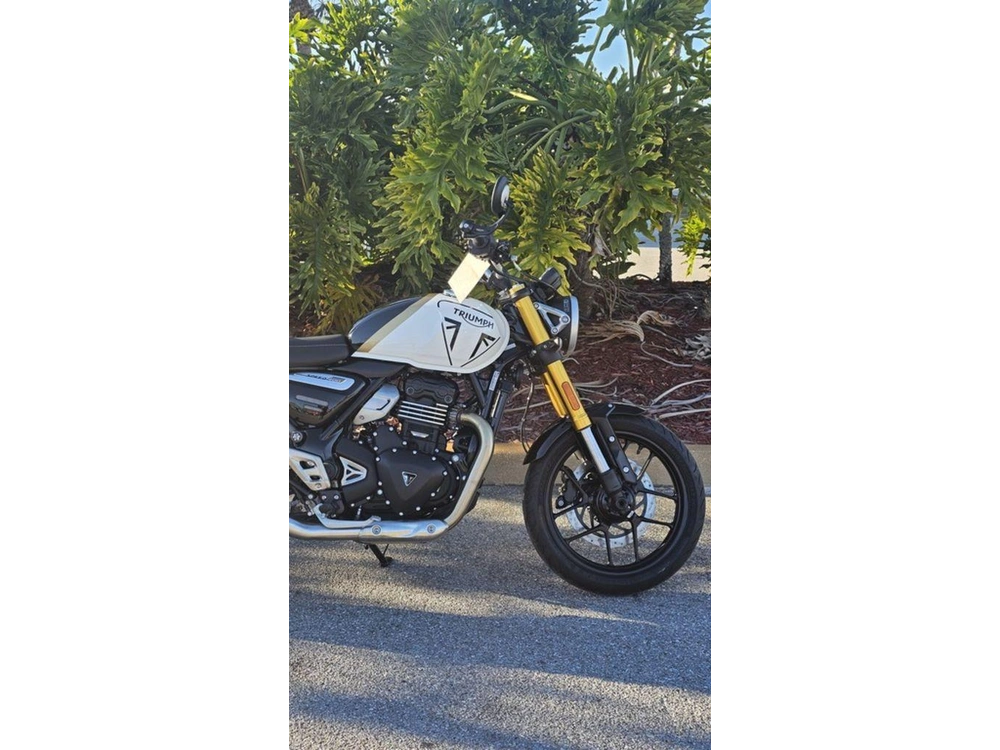 2026 Triumph Speed 400 Pearl Metallic White/phantom Black