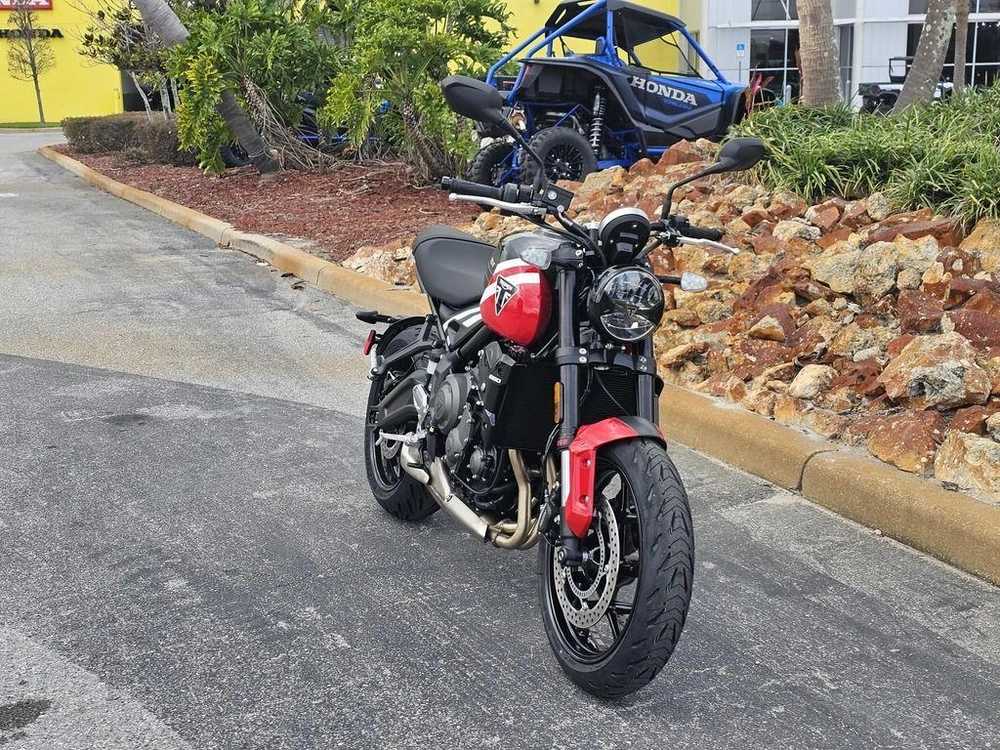 2025 Triumph Trident 660 Diablo Red/sapphire Black
