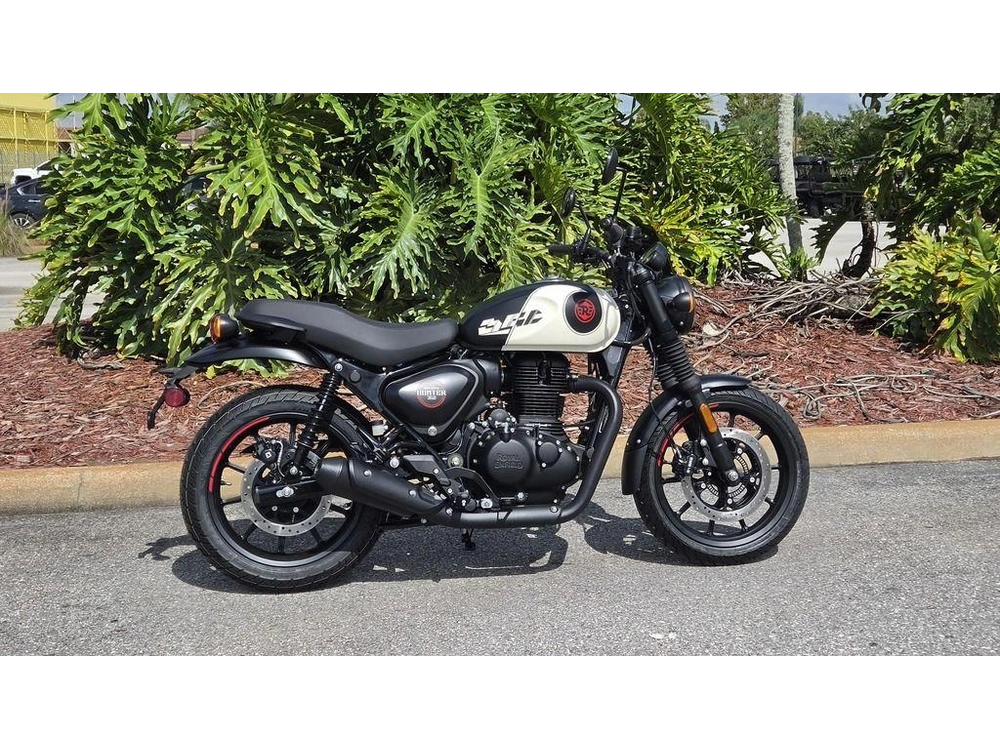 2027 Royal Enfield Hunter 350 Tokyo Black