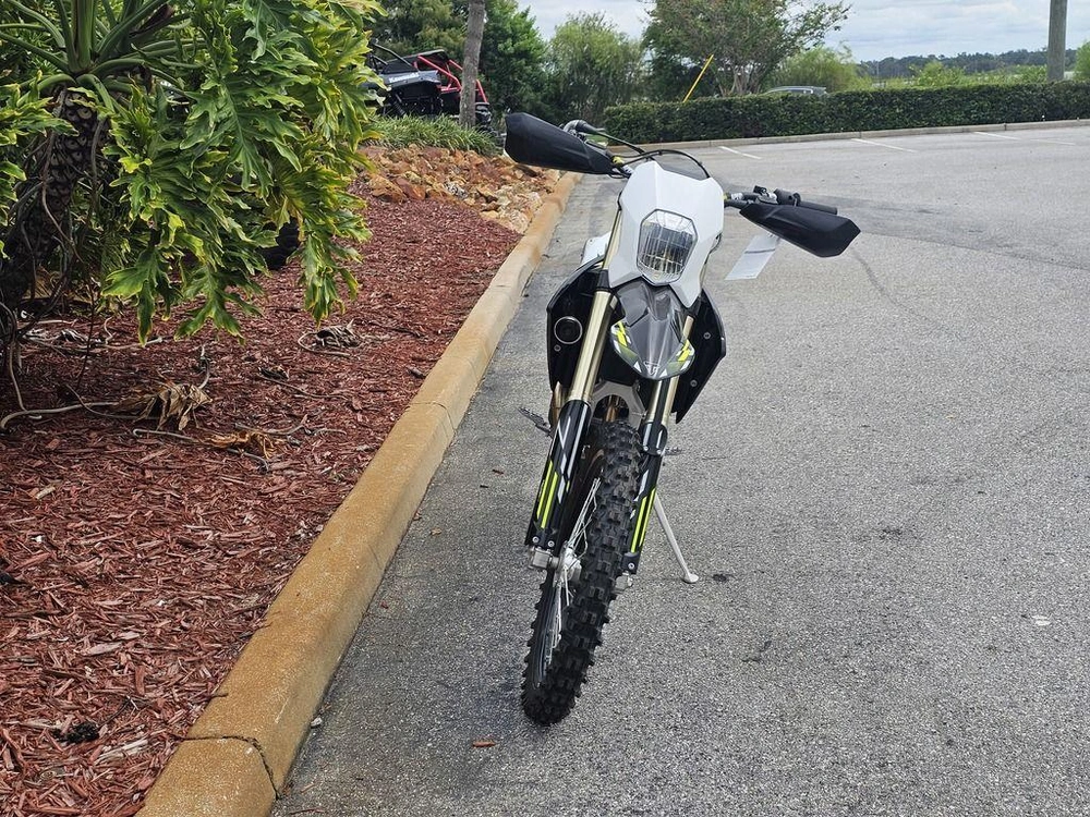2026 Triumph Tf 250-e Jet Black/pure White