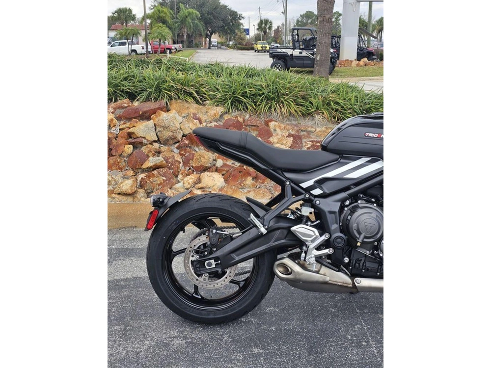 2025 Triumph Trident 660 Diablo Red/sapphire Black