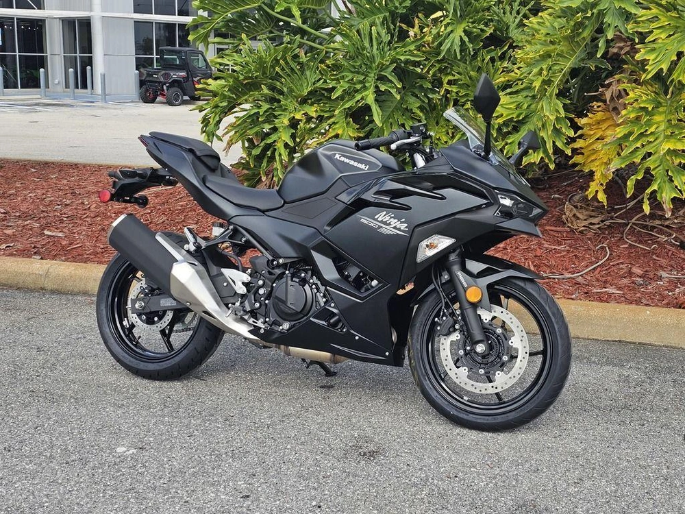 2026 Kawasaki Ninja® 500 Metallic Flat Spark Black
