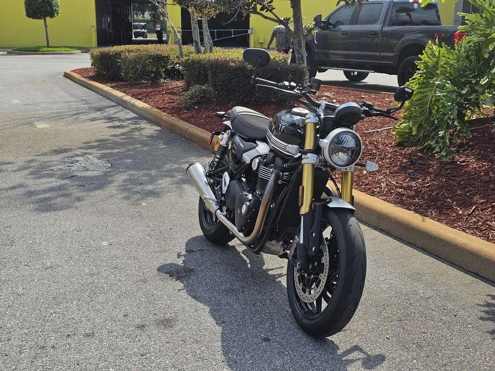 2025 Triumph Speed Twin 1200 Rs Sapphire Black