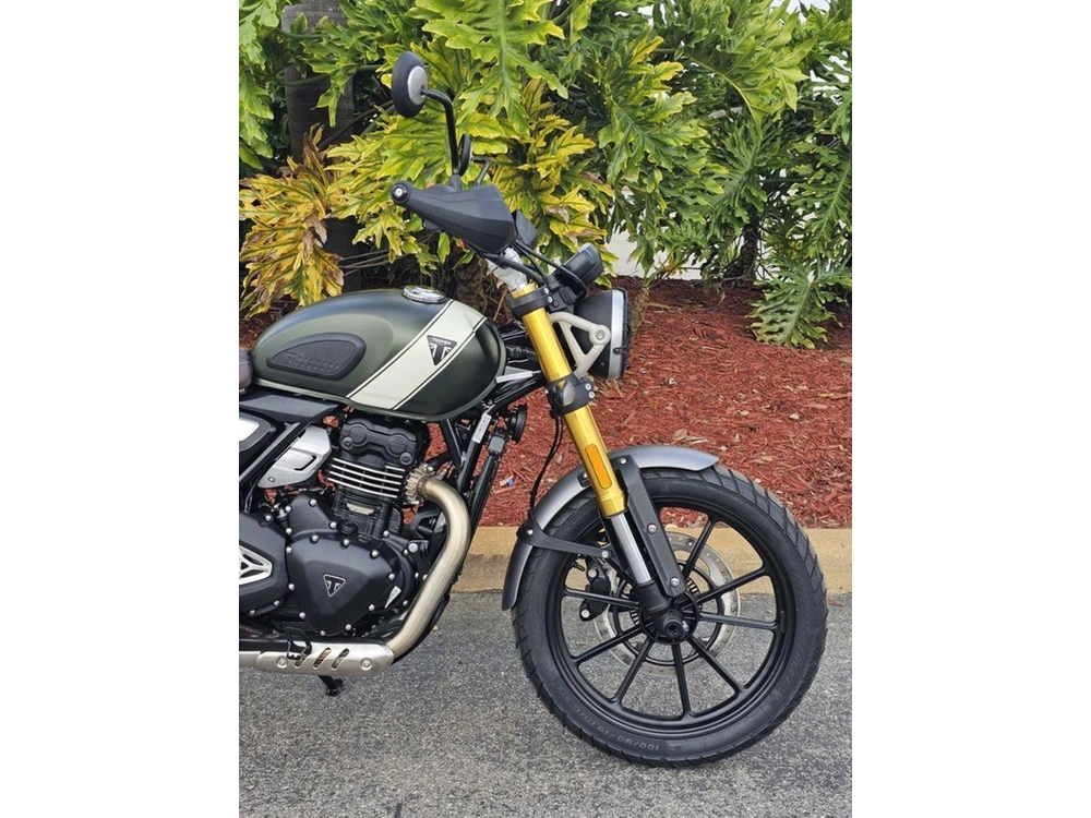 2026 Triumph Scrambler 400 X Matte Khaki Green/matte Fusion White