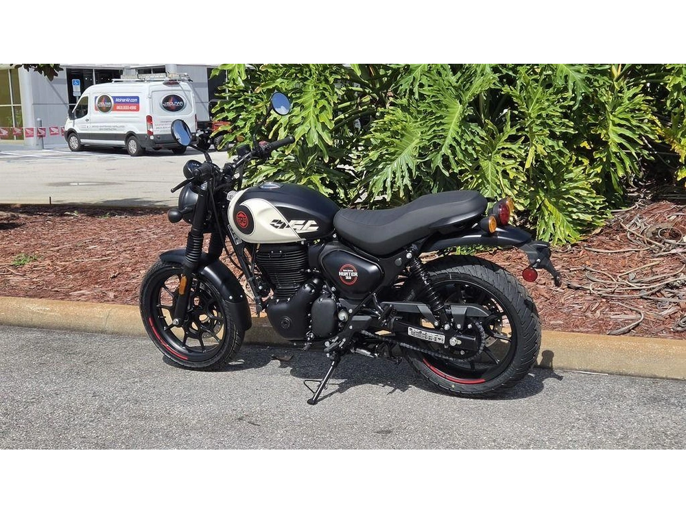 2027 Royal Enfield Hunter 350 Tokyo Black