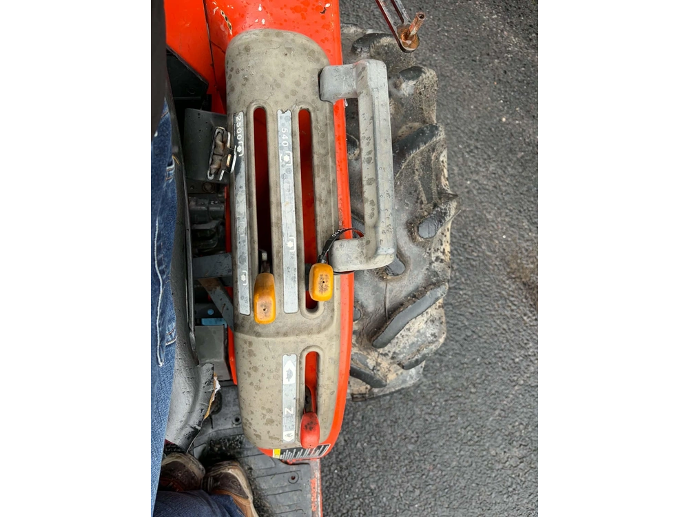 Kubota B2400 1997