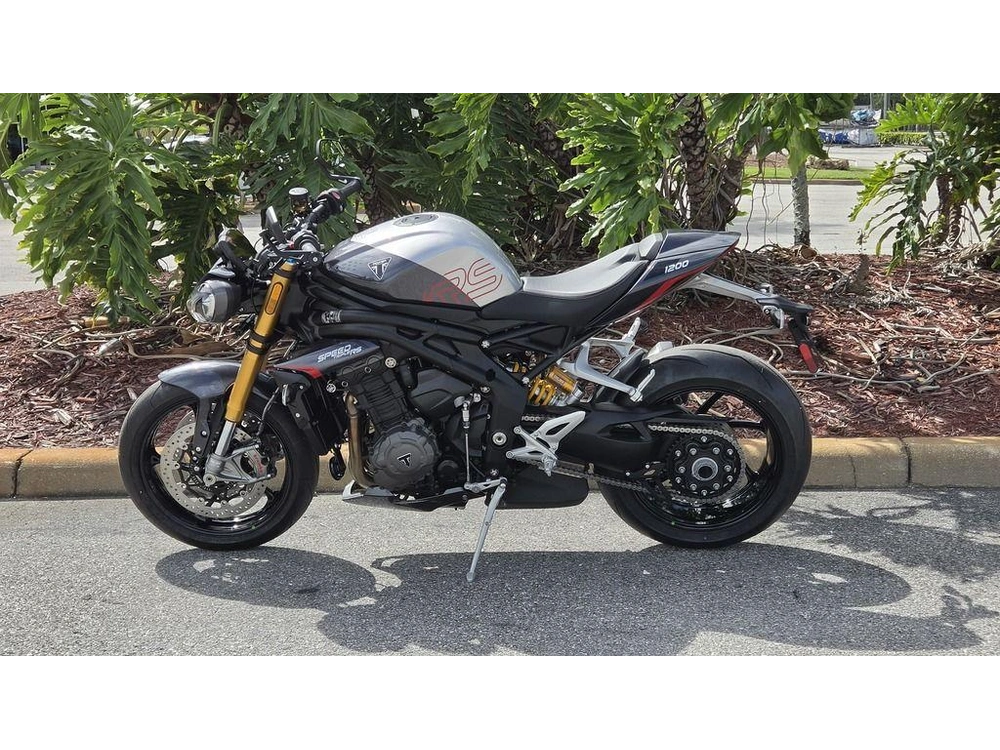 2026 Triumph Speed Triple 1200 Rs Granite/diablo Red