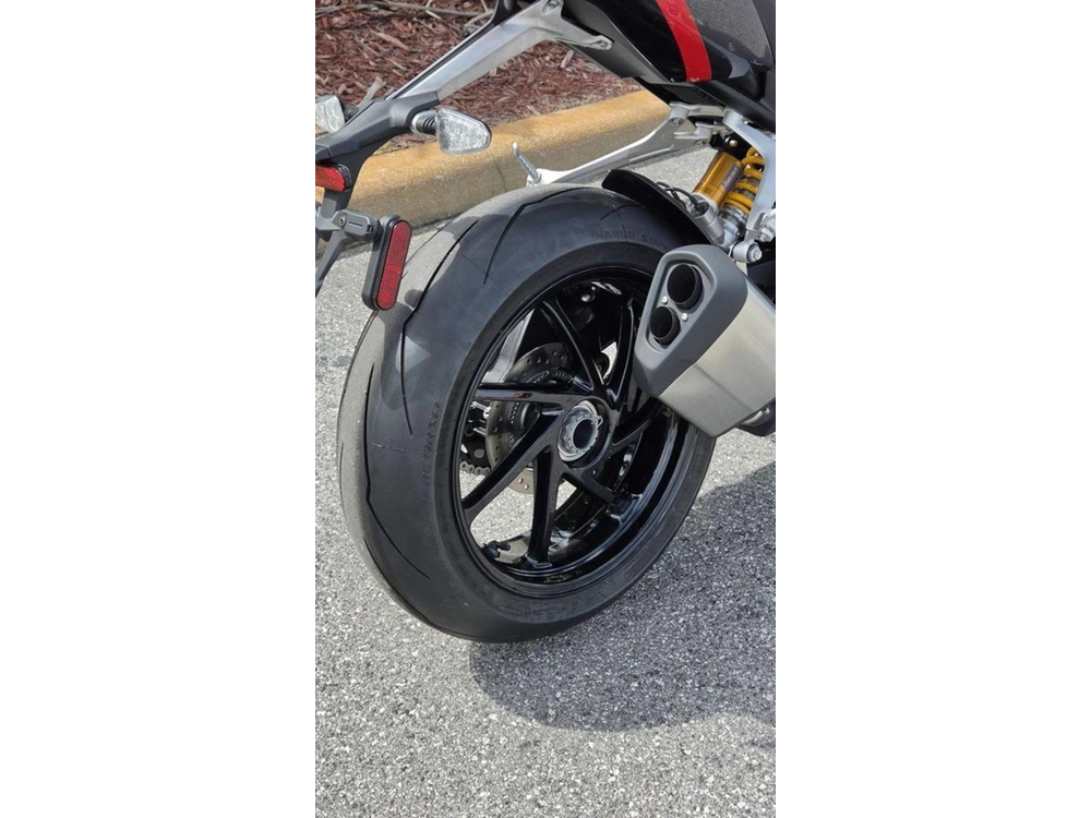2026 Triumph Speed Triple 1200 Rs Granite/diablo Red
