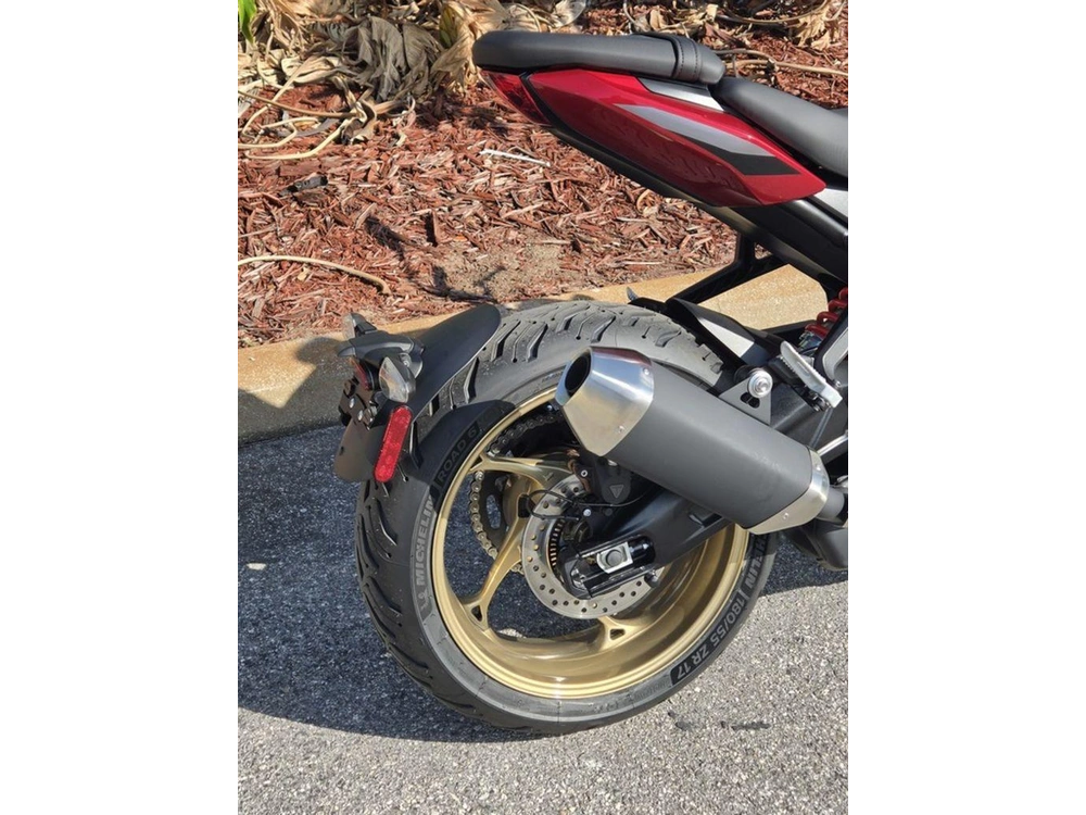 2026 Triumph Trident 800 Carnival Red