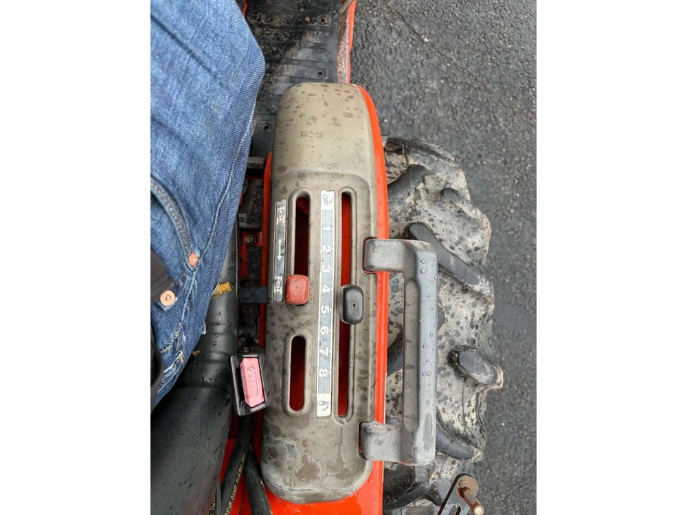Kubota B2400 1997
