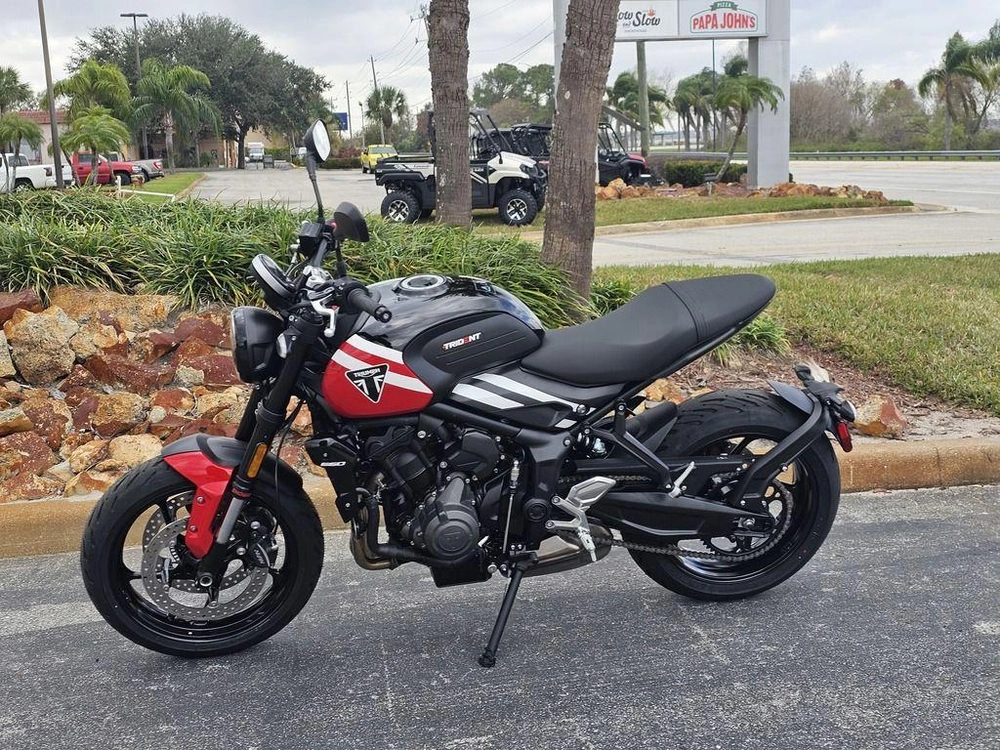2025 Triumph Trident 660 Diablo Red/sapphire Black