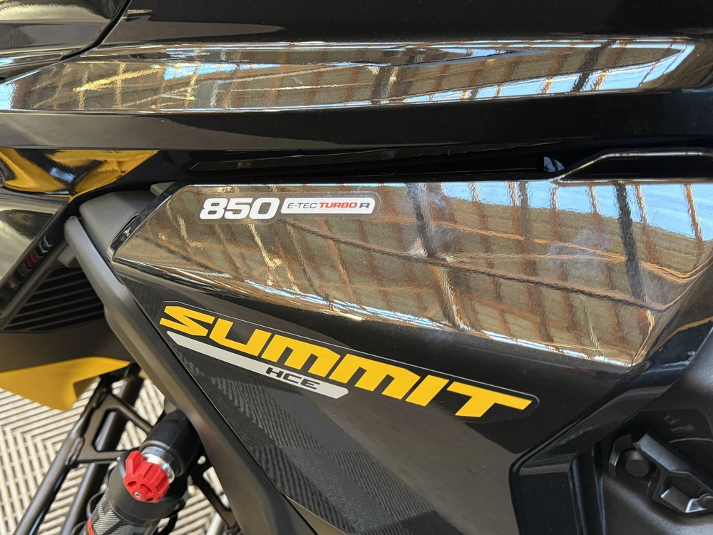 2027 Ski-doo Summit Hce 154 3p