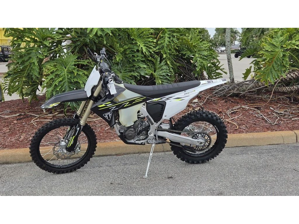 2026 Triumph Tf 450-c Jet Black/ Pure White