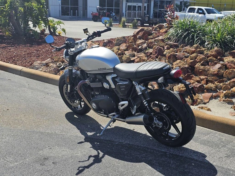 2025 Triumph Speed Twin 1200 Aluminum Silver