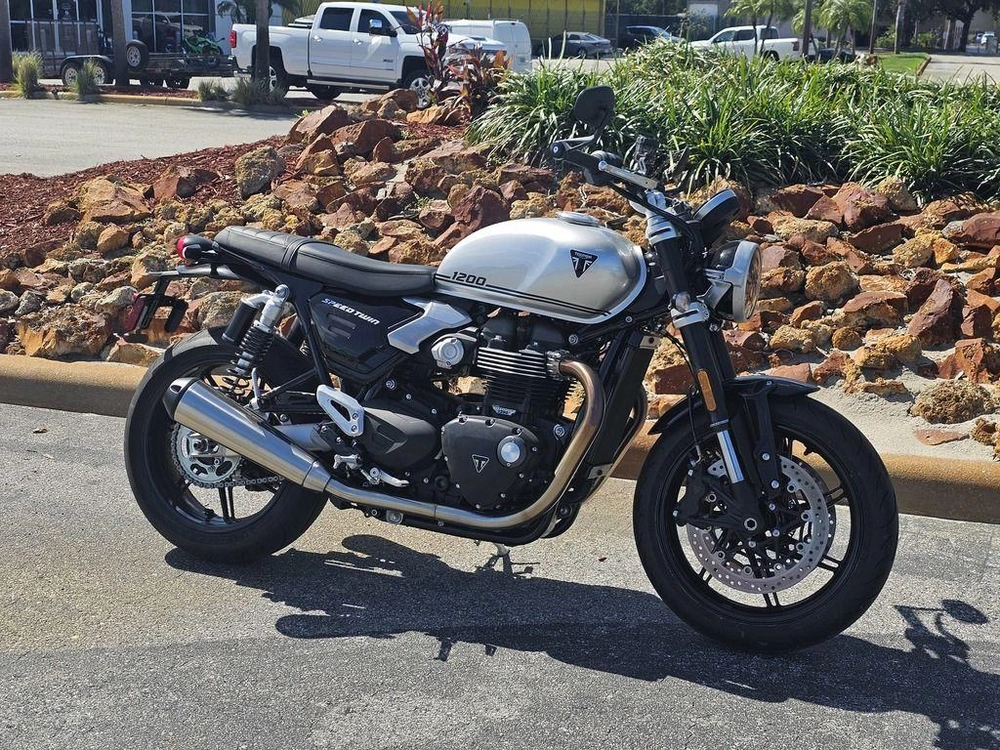 2025 Triumph Speed Twin 1200 Aluminum Silver