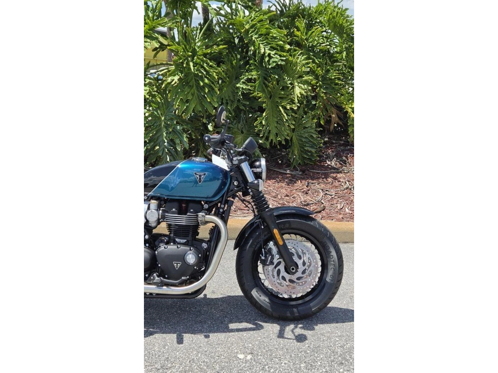 2026 Triumph Bonneville Bobber Interstellar Blue