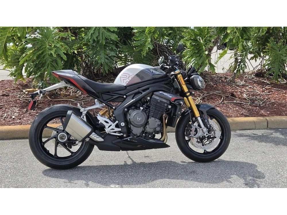 2026 Triumph Speed Triple 1200 Rs Granite/diablo Red