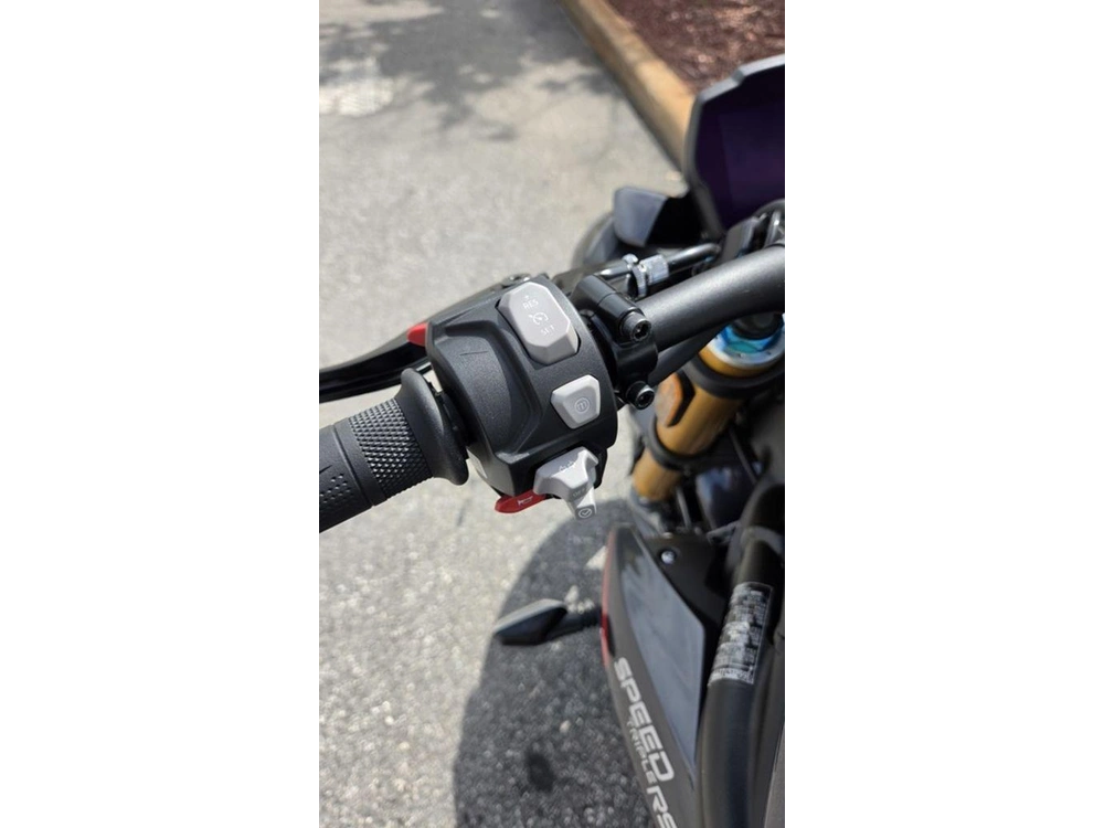 2026 Triumph Speed Triple 1200 Rs Granite/diablo Red