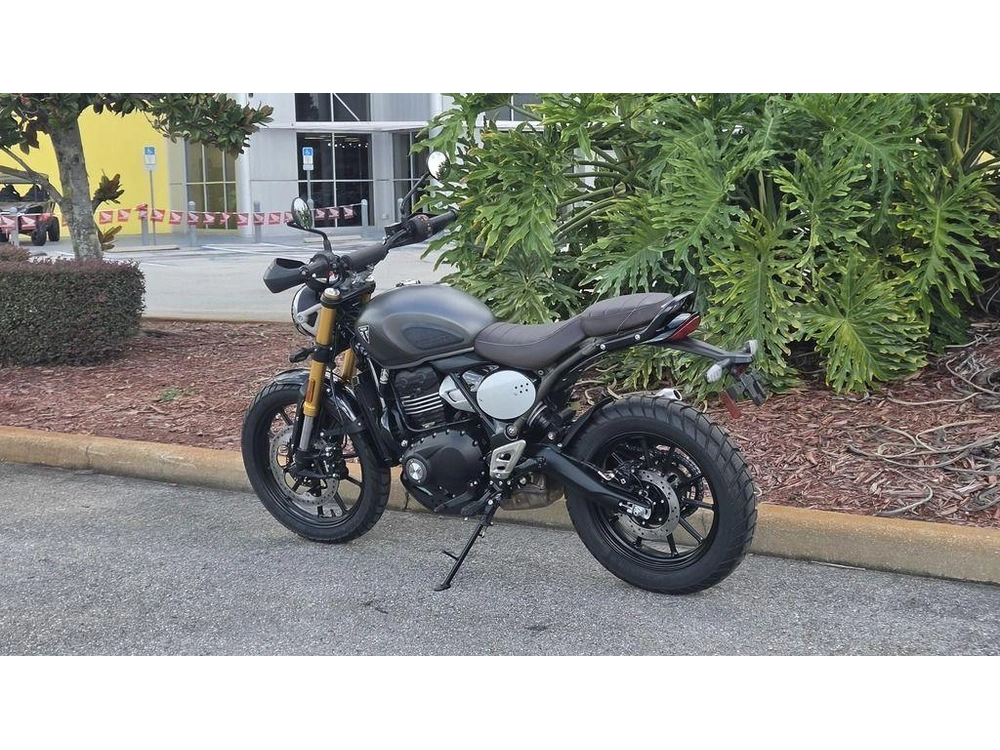2027 Triumph Scrambler 400 X Matte Pewtergrey/matte Khaki Green