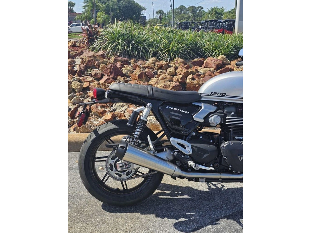 2025 Triumph Speed Twin 1200 Aluminum Silver
