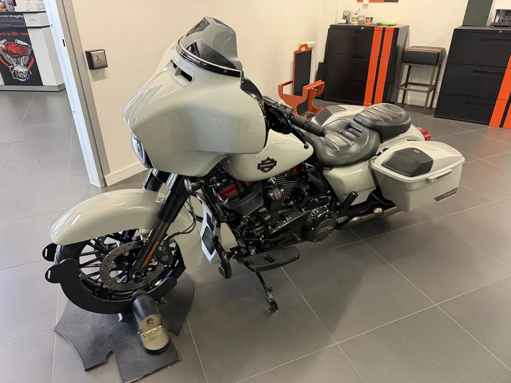 2020 Harley-Davidson CVO Street Glide FLHXSEFLHXSE