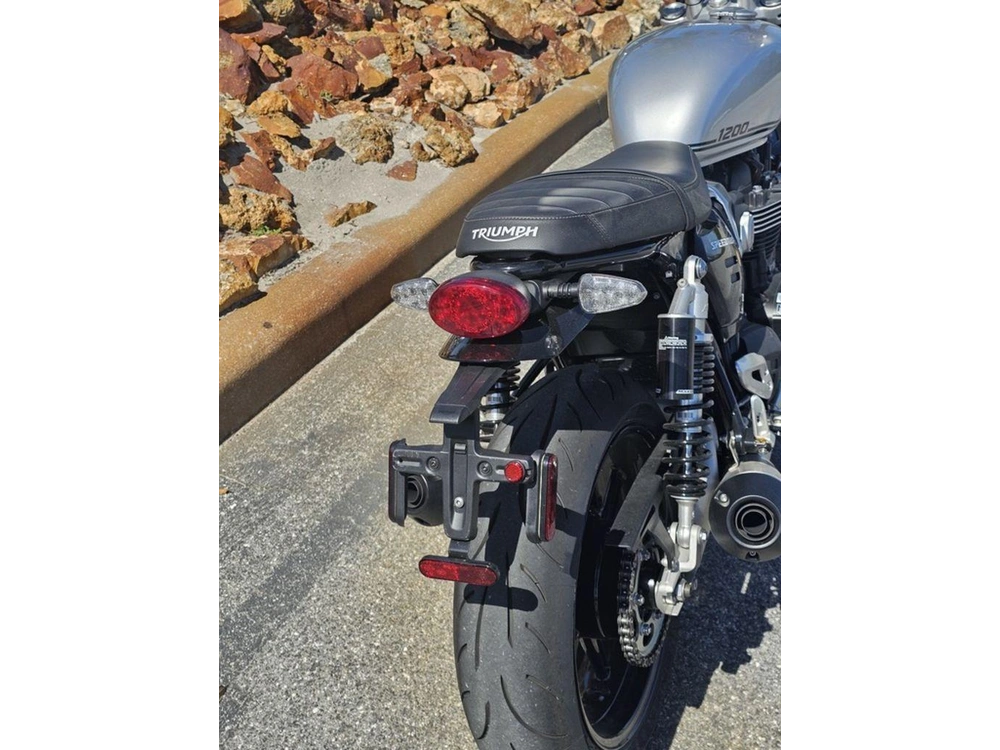 2025 Triumph Speed Twin 1200 Aluminum Silver