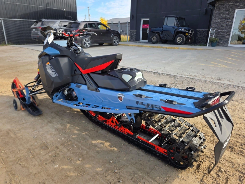 2026 Ski-doo Backcountry X-rs 146 (43") 850 E-tec Turbo R Storm 150 1.5" Shot W/ 10.25" Touchscreen